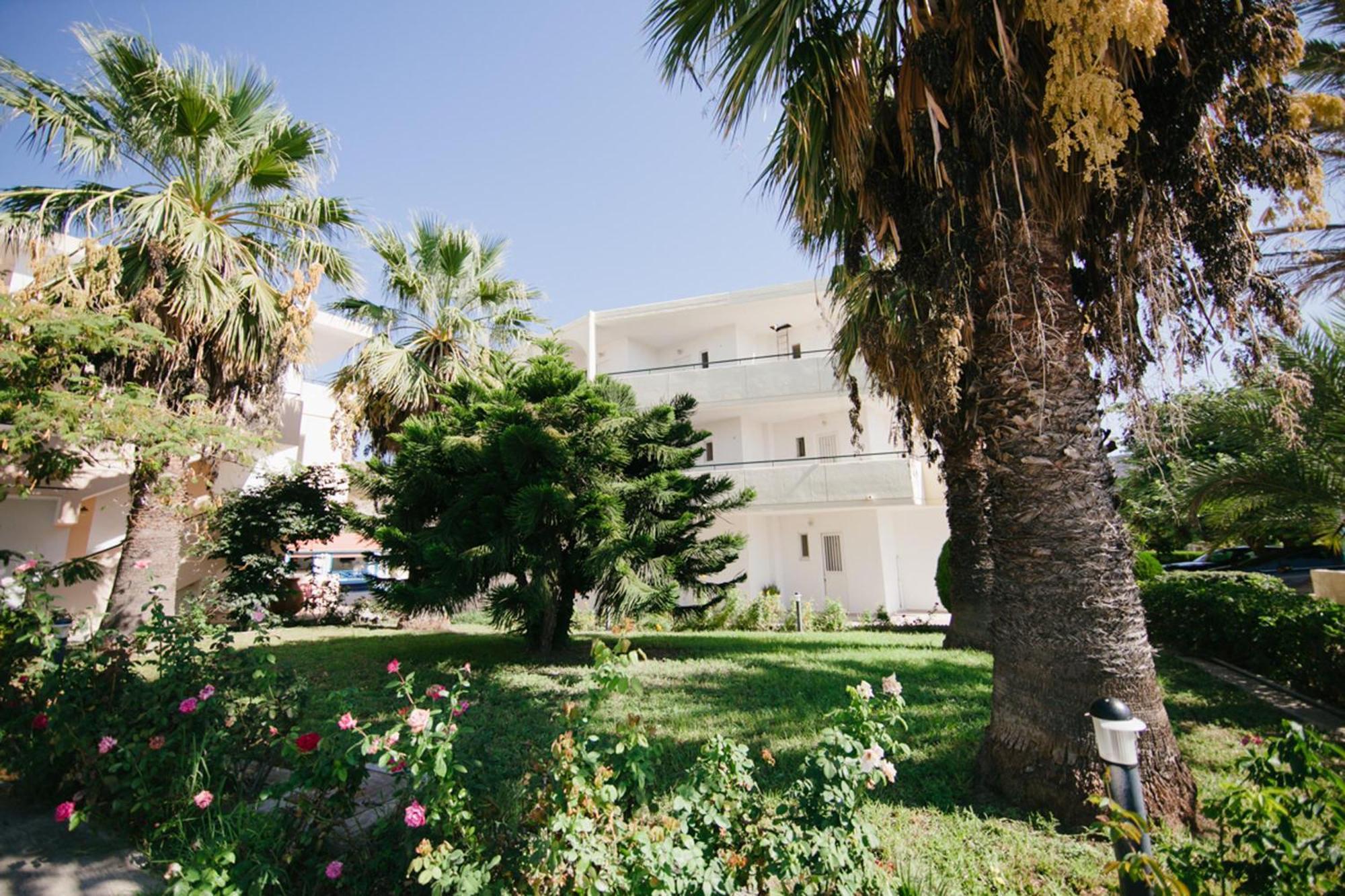 Aparthotel Artemis Comfort&pleasure 2*